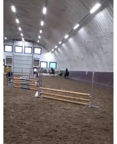 Gymnasium 2 hästar samma ägare